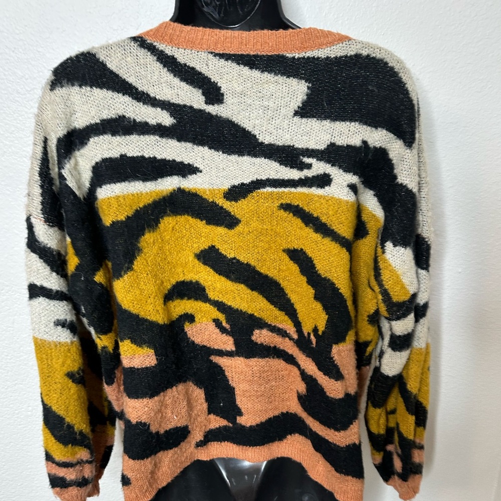 Fun print sweater - Picture 2 of 3
